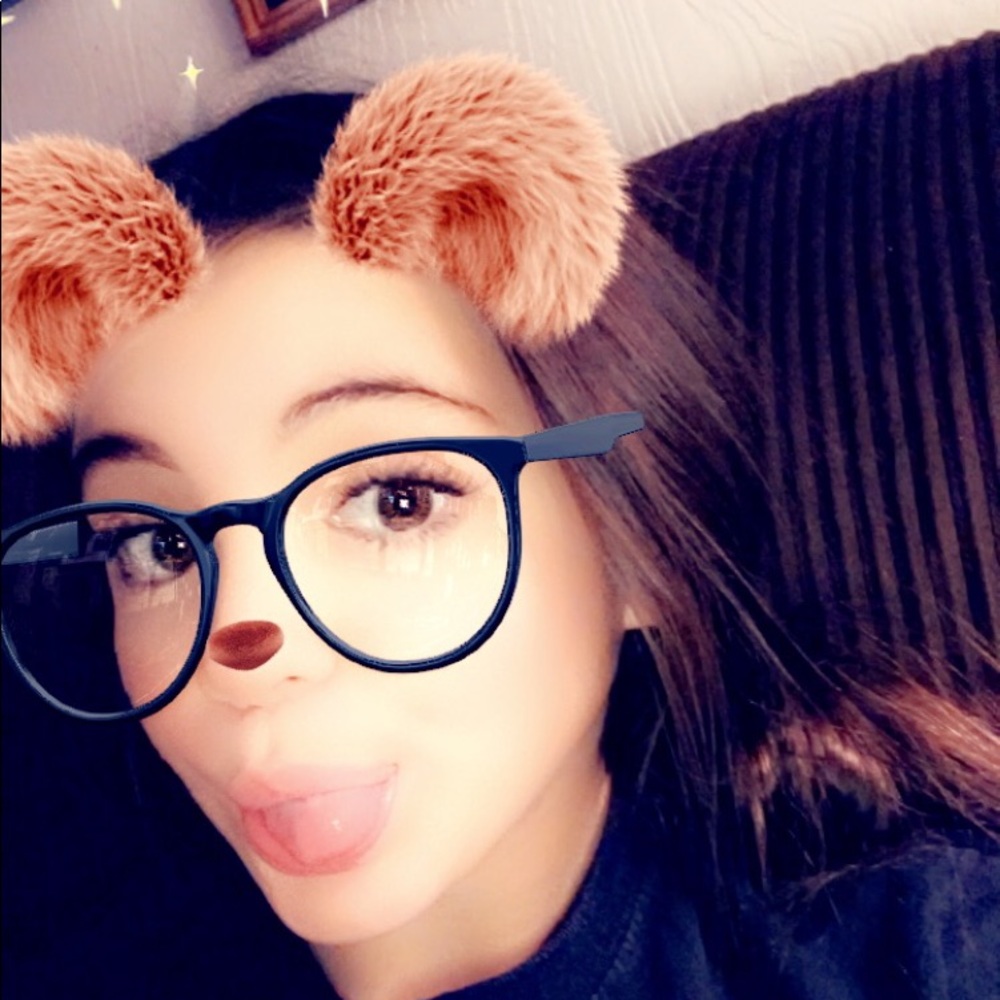 Meet your Posher, Ela